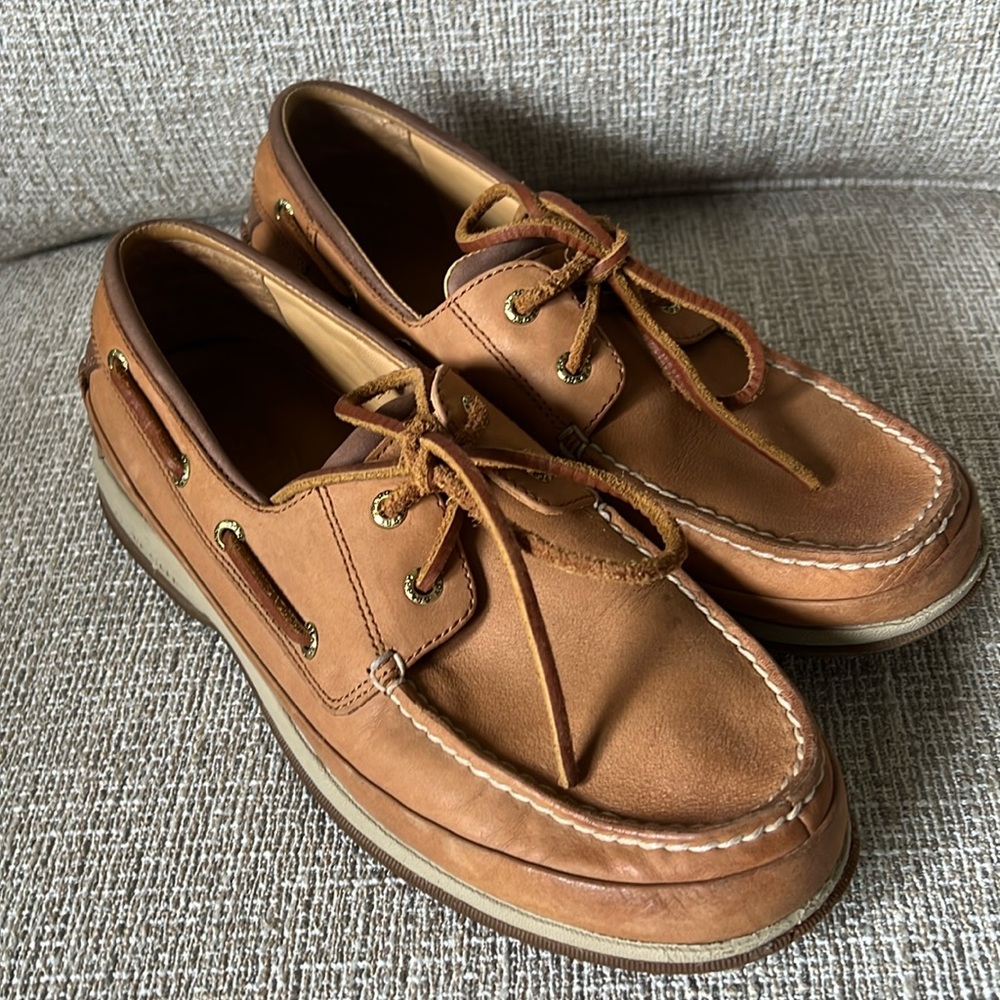 Sperry sts19475 Gold grommet boat shoes. Men’s size 9. Like new!
